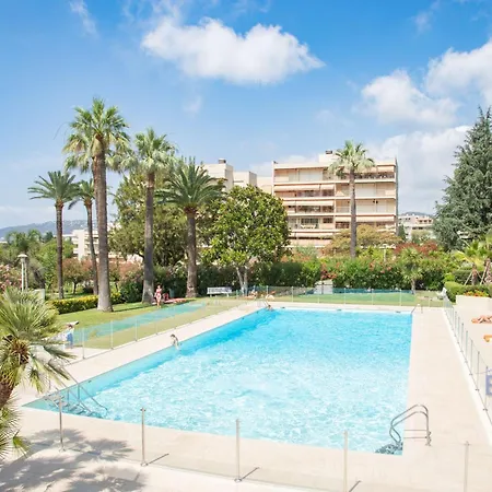 Flat With Hot Pool Apartament *