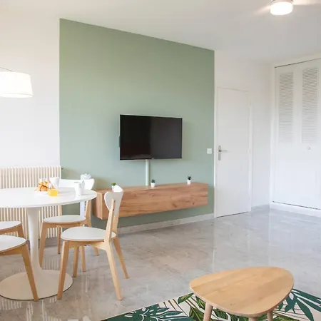 Flat With Hot Pool Apartmán *