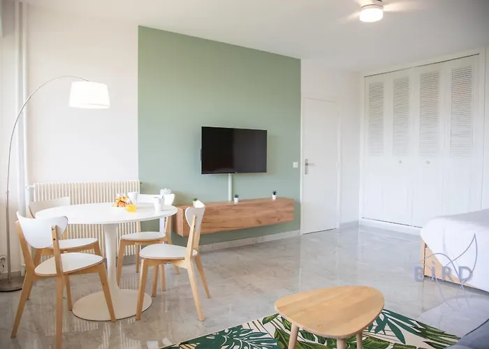 Flat With Hot Pool Apartment *